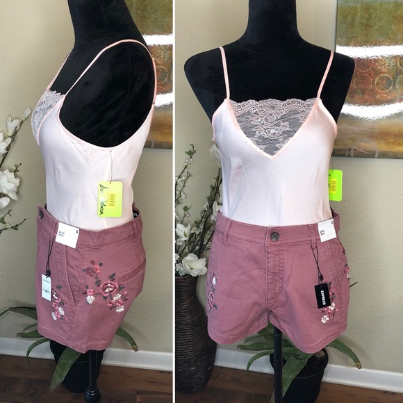 Express Mid Rise Floral Embroidered Twill Shorts 4 - Picture 8 of 8